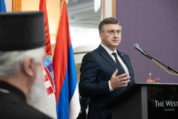 Plenković na Božićnom prijemu SNV-a: Pogledajte tko se još pojavio uz Pupovca