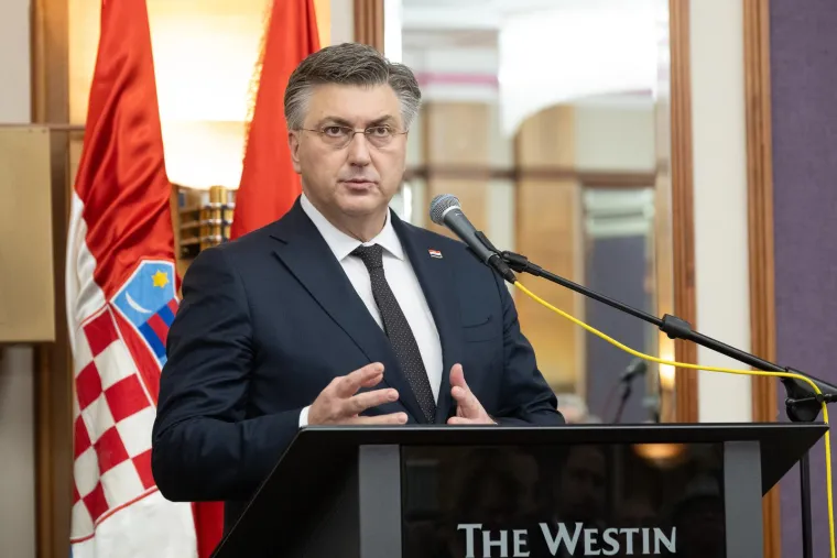 Plenković na Božićnom prijemu SNV-a: Pogledajte tko se još pojavio uz Pupovca