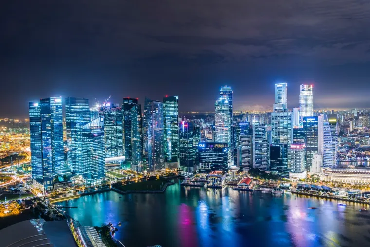5. Singapur: Singapur zauzima peto mjesto s GPI rezultatom 1339. Ova azijska zemlja nalazi se među deset najmirnijih zemalja, s niskim razinama kriminala.