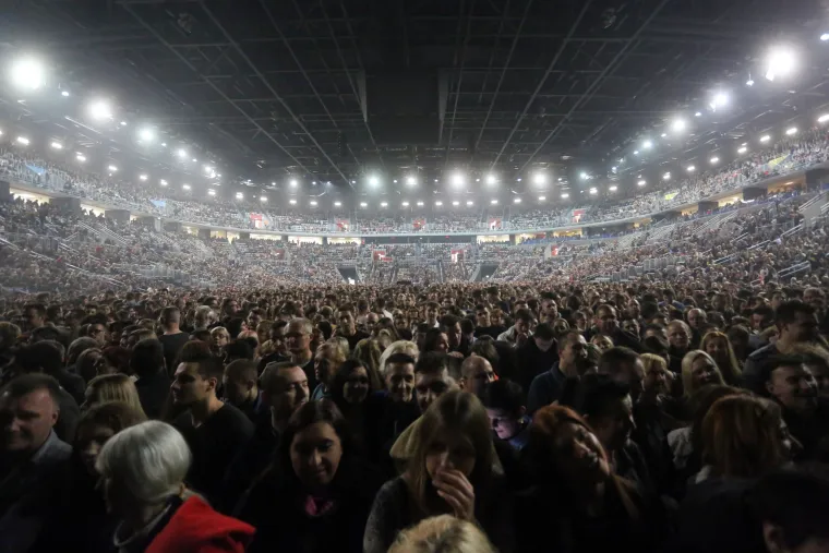 Balašević održao spektakularni koncert u Areni i oduševio zagrebačku publiku
