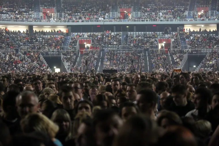 Balašević održao spektakularni koncert u Areni i oduševio zagrebačku publiku