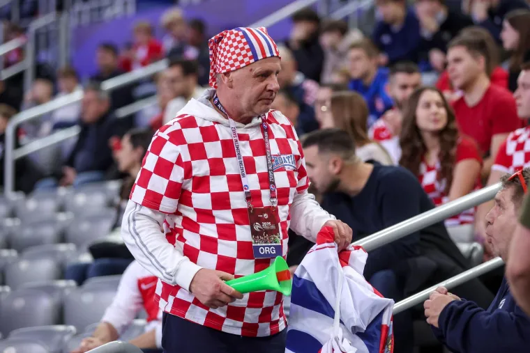 Idemo, trube van!
