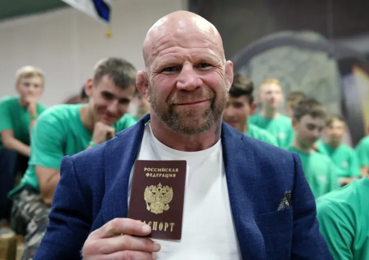 Istetovirani američki MMA borac Putinovo je tajno oružje, javnost šokirana: 'Ići ću u rat ako me pozovu. Želim da Rusija pobijedi, ne vraćam se u SAD'