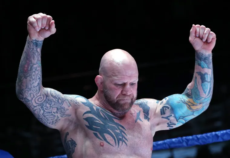 Istetovirani američki MMA borac Putinovo je tajno oružje, javnost šokirana: 'Ići ću u rat ako me pozovu. Želim da Rusija pobijedi, ne vraćam se u SAD'