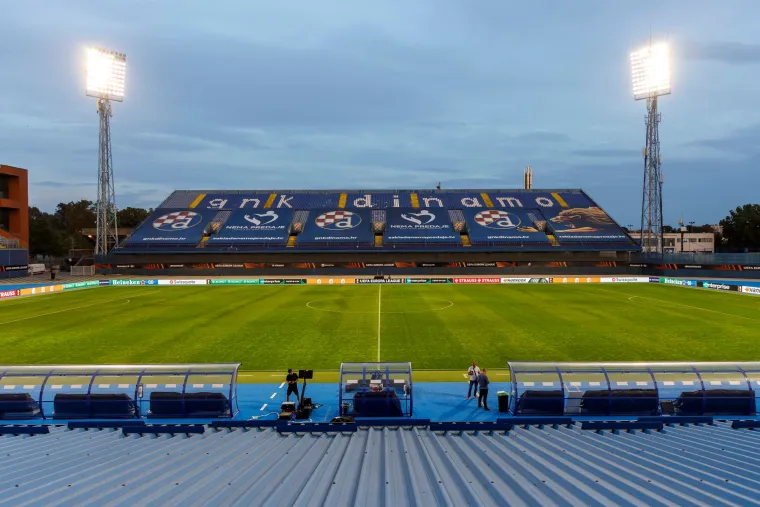 Stadion Maksimir otvoren je 5. svibnja 1912. godine, a star je velikih 110 godina - koliko to samo apsurdno zvuči kad kažemo da je Dinamo osnovan samo godinu dana ranije? Hoće li biti nešto u budućnosti oko stadiona, teško je reći, problem i dalje stvara Grad Zagreb koji ne želi samo tako pustiti iznimno vrijedno zemljište klubu, a nadamo se ipak da će se nešto poduzeti i izgraditi stadion kakav zaslužuje klub, ali i reprezentacija.