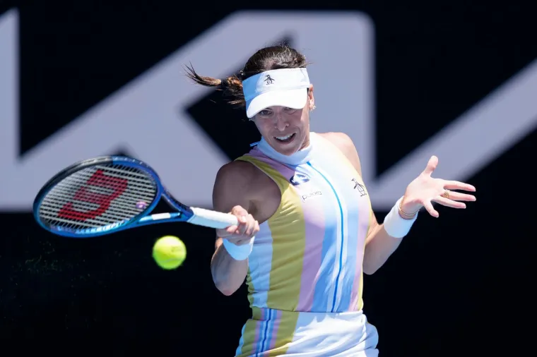 Potom su je na Wimbledonu 2022. pitali zašto je tenis tako zapostavljen u Hrvatskoj?

&quot;Meni je to neobjašnjivo jer mi stvarno imamo vrhunskih igrača, a tako smo mala država. Ne znam zašto, ali, da, tako je. Puno toga po pitanju tenisa u Hrvatskoj je nekako na nižoj razini. Žao mi je to vidjeti&apos;&apos;, rekla je Ajla.