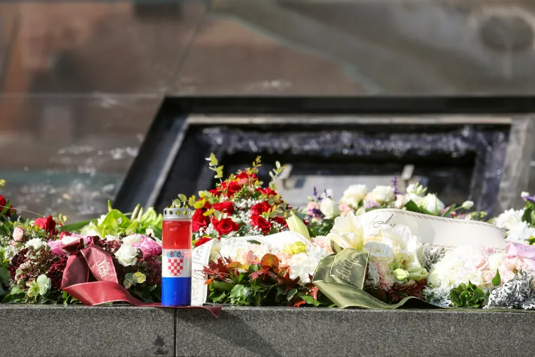 Uz prvog hrvatskog predsjednika Franju Tuđmana pokopana je i njegova supruga Ankica