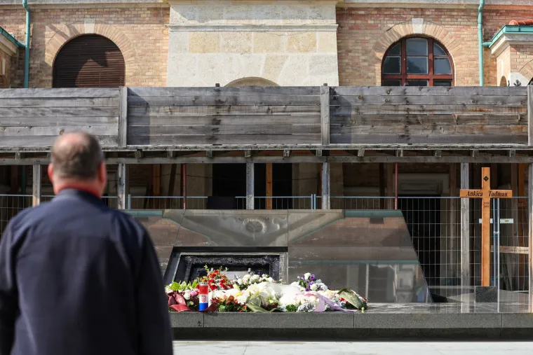 Uz prvog hrvatskog predsjednika Franju Tuđmana pokopana je i njegova supruga Ankica
