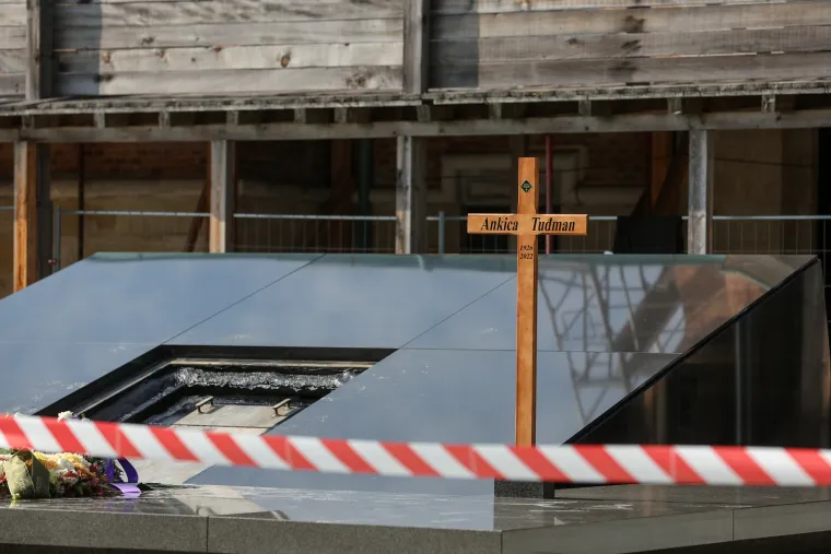 Uz prvog hrvatskog predsjednika Franju Tuđmana pokopana je i njegova supruga Ankica