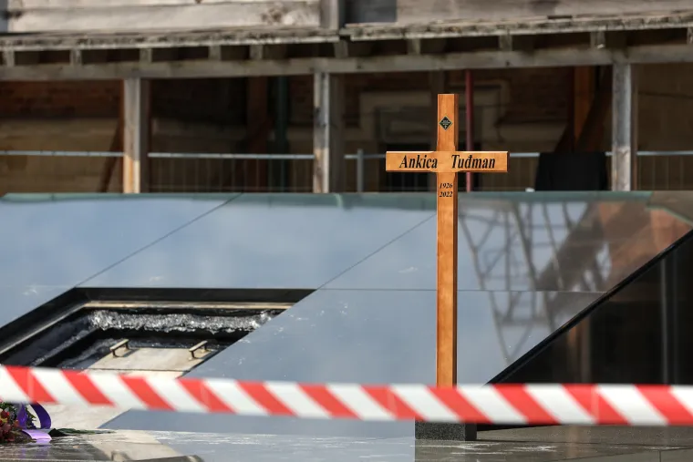 Uz prvog hrvatskog predsjednika Franju Tuđmana pokopana je i njegova supruga Ankica