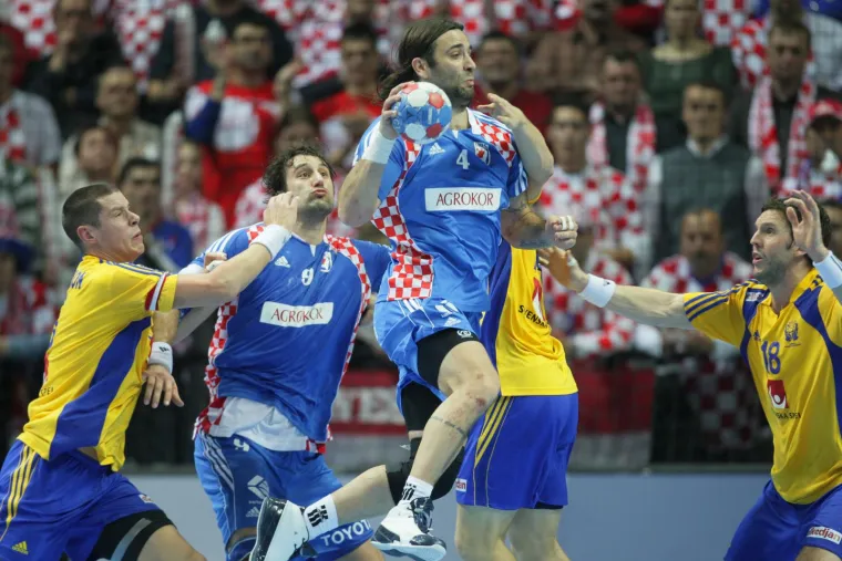 Balić u prodoru, iza njega Igor Vori. Rekao nam je u podcastu stručni sukomentator RTL-a na ovom SP-u 2025. kako ponekad nije znao što će Ivano napraviti s loptom koliko je bio nepredvidiv i dobar. 