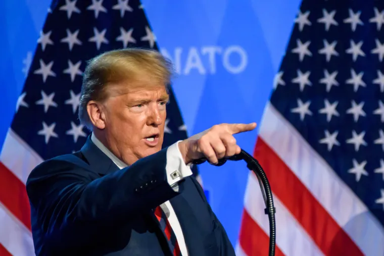 Ovo morate pogledati! Bizarne fotografije postale su hit na društvenim mrežama i to zbog Trumpa