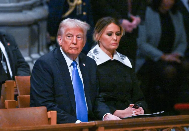Ovo morate pogledati! Bizarne fotografije postale su hit na društvenim mrežama i to zbog Trumpa