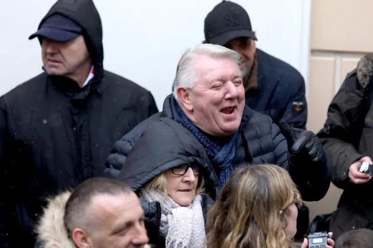 Udruga udovica hrvatskih branitelja iz Domovinskog rata Republike Hrvatske Grada Zagreba i Zagrebačke županije na Trgu bana Jelačića organizirala je prosvjedni skup zbog dolaska srbijanskog predsjednika Aleksandra Vučića u Hrvatsku.