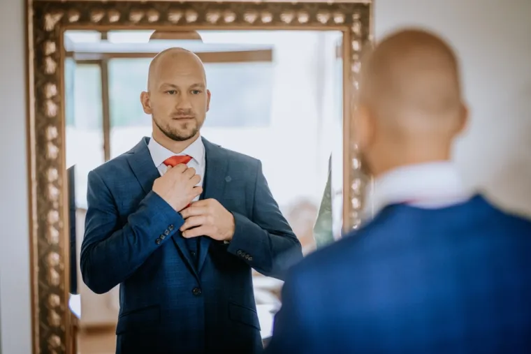 Novo zanimanje za poboljšanje izgleda može biti znak da žele izgledati bolje i zdravije za vas ili, pak, žele impresionirati nekoga drugoga. Velike promjene u načinu života jaki su pokazatelji afere kada za to nema nekog očitog razloga.