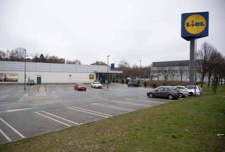  Zagreb: Parkirališta trgovačkih centara na dan bojkota trgovina  