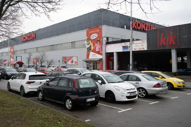  Zagreb: Parkirališta trgovačkih centara na dan bojkota trgovina  