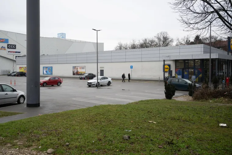  Zagreb: Parkirališta trgovačkih centara na dan bojkota trgovina  