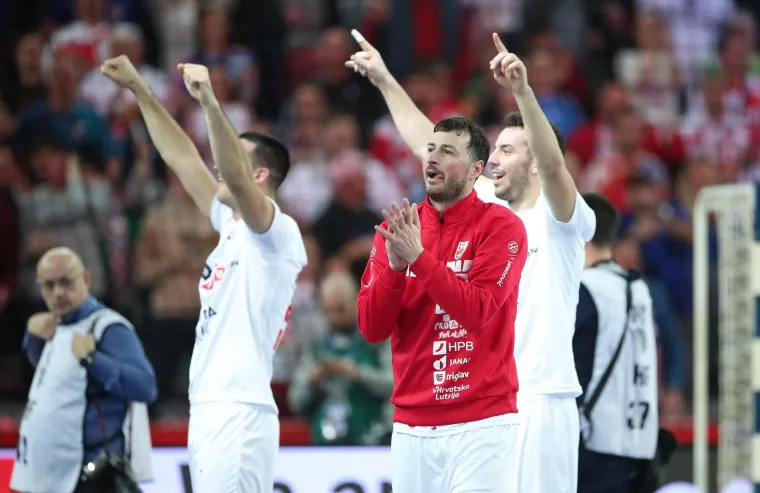 Hrvatski rukometaši u suzama nakon Islanda: Pogledajte kome je Duvnjak odmah potrčao u zagrljaj
