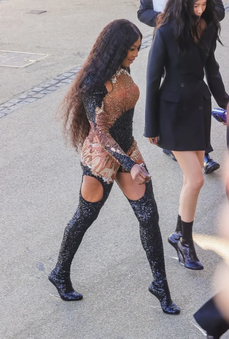 Veteranka modnih pista Naomi Campbell ponovno pod svjetlima reflektora: Žena je u 53. godini zmaj - pogledajte to tijelo!