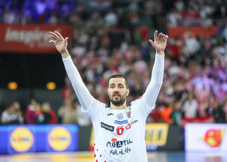 Veliku utakmicu je odigrao Šoštarić i nakon pobjede slavio sa svojom djecom.