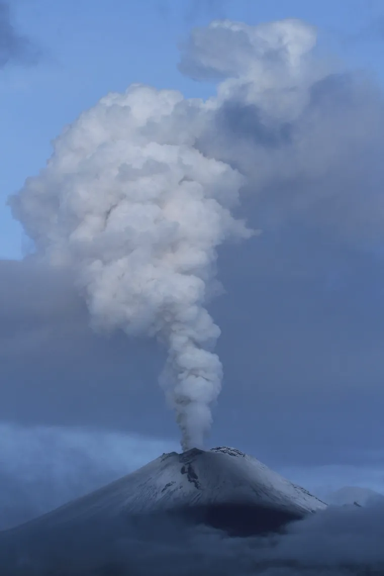 Aktivirao se Vulkan Popokatepetl i počeo izbacivati pepeo i plin.