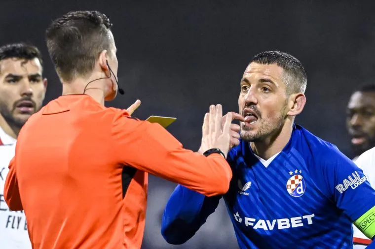 Baturina mu je ukrao loptu krenuo sam prema Mikeu Maignanu zabivši mu kroz noge za 1-0. 