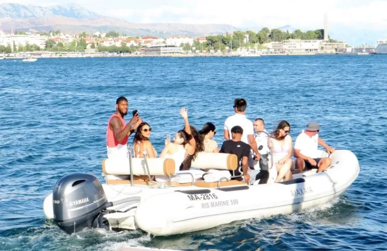 NBA Košarkaš Paul George odmara na Jadranu s partnericom Danijelom Rajić i prijateljima