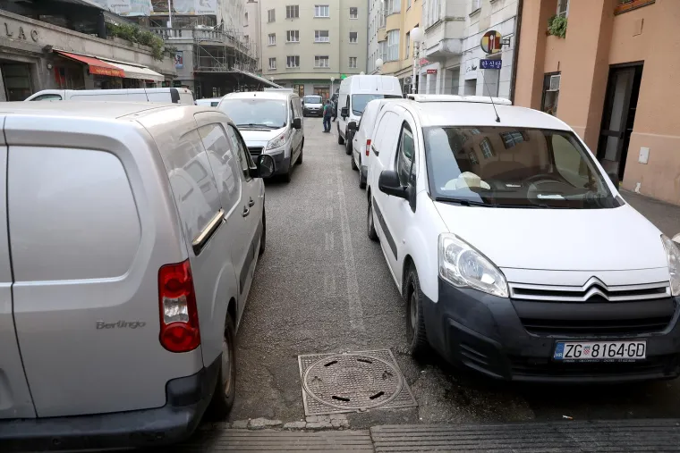 Ova ulica u centru Zagreba uskoro postaje pješačka zona. Pogledajte kakav je sada tamo kaos