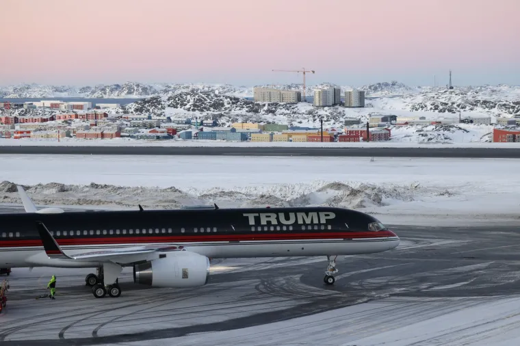 Nuuk je u studenom 2024. godine dobio novi međunarodni aerodrom koji je predstavio prekretnicu u povezivanju Grenlanda sa svijetom. Naime, nova zračna luka omogućila je izravne letove iz Europe i SAD-a.
