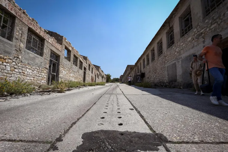 Oni koji se nisu slagali s Titom bili su poslani ovamo. Ovako iz zraka izgleda zloglasni Goli otok