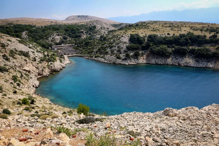 Oni koji se nisu slagali s Titom bili su poslani ovamo. Ovako iz zraka izgleda zloglasni Goli otok