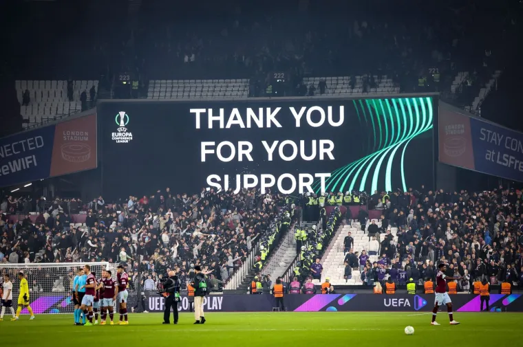 Interventni policajac ozlijeđen u kaosu na stadionu u Londonu: 'Belgijski huligani htjeli su provaliti na domaći sektor, jedva su ih zaustavili'