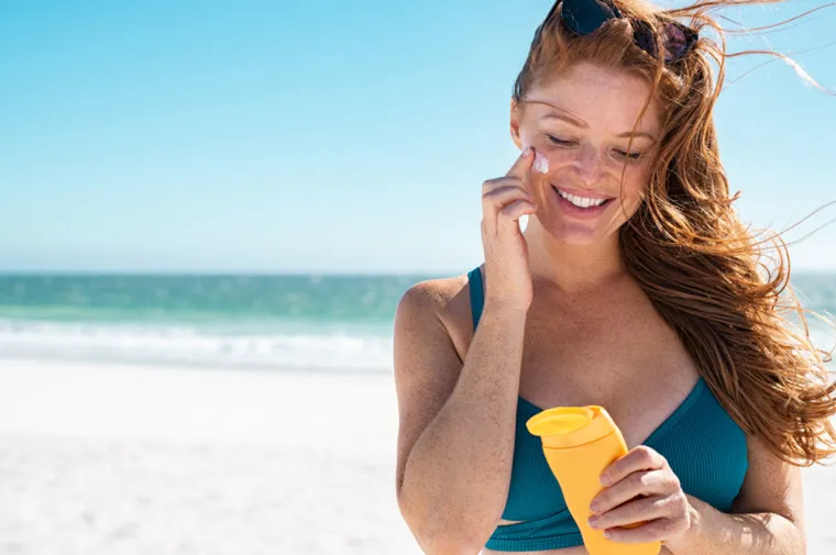 6.&quot;Koristite kremu za sunčanje čak i ako ste dobro pocrnjeli i volite se sunčati. Čak i ako idete dermatologu jednom godišnje, napravite pretrage. Redovito koristim SPF 30 na licu i ušima. Za ostatak tijela mi je dovoljan SPF15 lagani sprej.&quot;