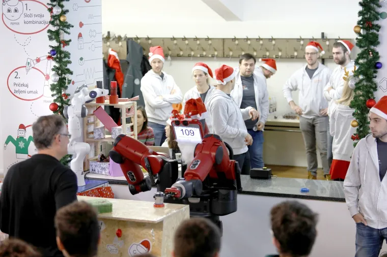 Spektakularno: Roboti u humanitarnoj akciji pripremali i posluživali kuhano vino i kolače!