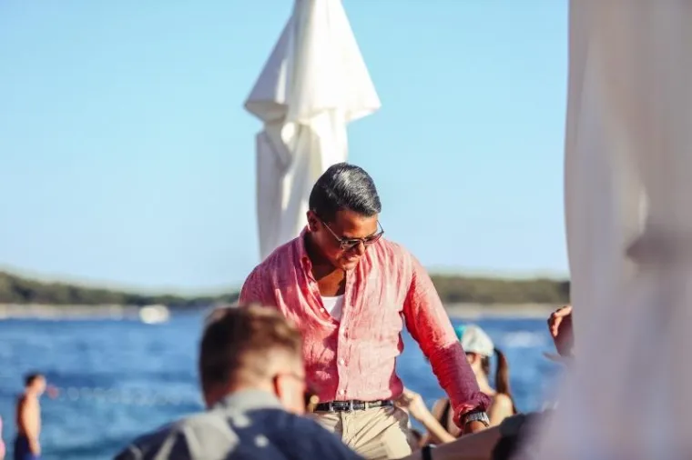 HVAR OKUPIRALE LJEPOTICE: Seksi djevojke iz cijeloga svijeta opustile se uz koju čašicu više i pokazale sve svoje draži