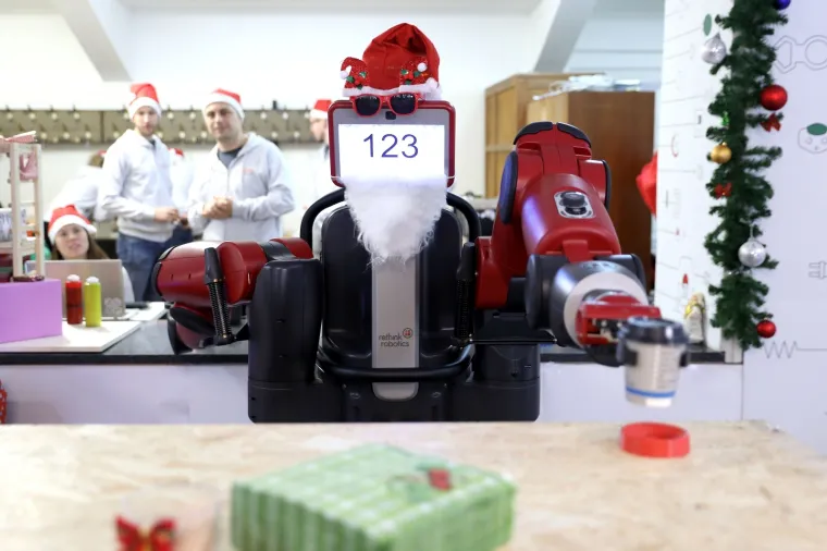 Spektakularno: Roboti u humanitarnoj akciji pripremali i posluživali kuhano vino i kolače!