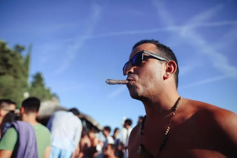 HVAR OKUPIRALE LJEPOTICE: Seksi djevojke iz cijeloga svijeta opustile se uz koju čašicu više i pokazale sve svoje draži