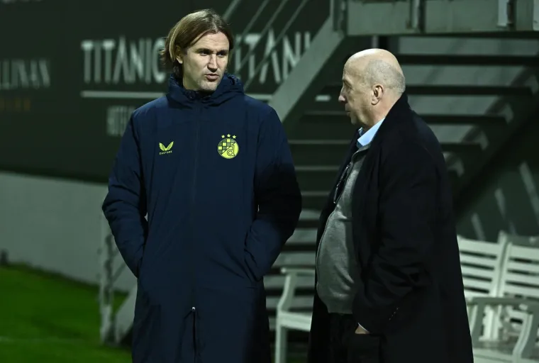 Marko Marić dobio je otkaz 9. veljače i od tada je Dinamo bez sportskoga direktora. Pronalazak njegova nasljednika nije lagan jer se traži provjereni čovjek, no vremena je sve manje.