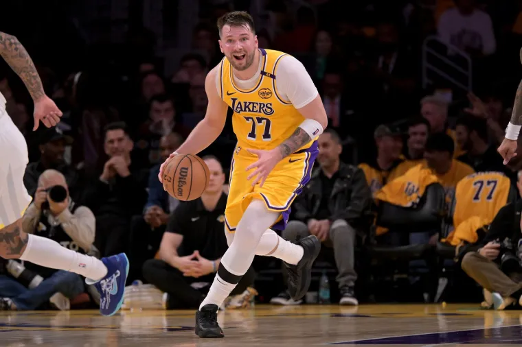Srećom po Lakers, na visokom je nivou bio LeBron James sa 24 poena, 7 skokova i 8 asistencija, dok su Austin Reaves i Rui Hachimura dodali 22, odnosno 21 poen.