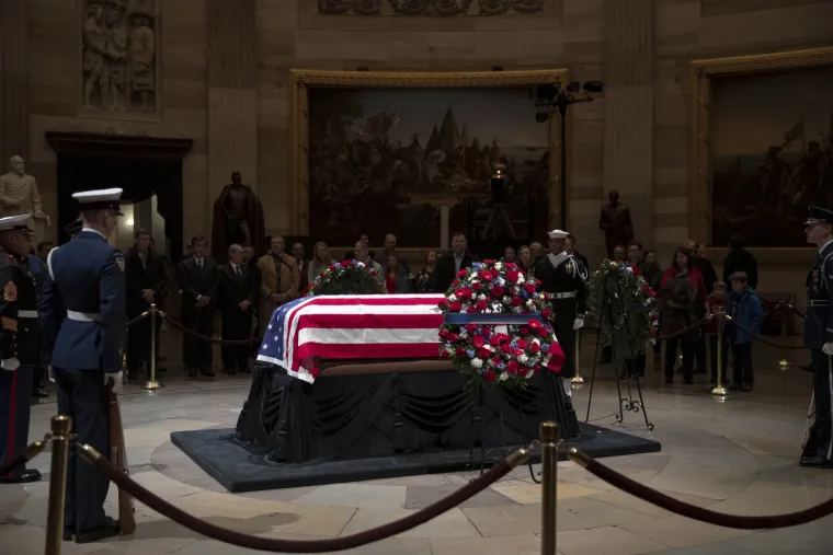 Amerika se oprašta od Georgea H. W. Busha: Na sprovodu Trump, Obama, obitelji Clinton i Carter