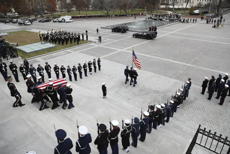 Amerika se oprašta od Georgea H. W. Busha: Na sprovodu Trump, Obama, obitelji Clinton i Carter