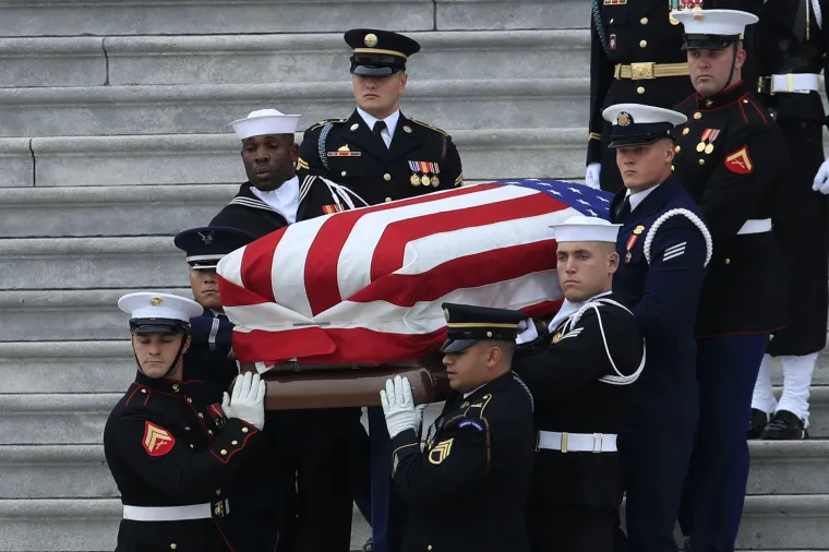 Amerika se oprašta od Georgea H. W. Busha: Na sprovodu Trump, Obama, obitelji Clinton i Carter