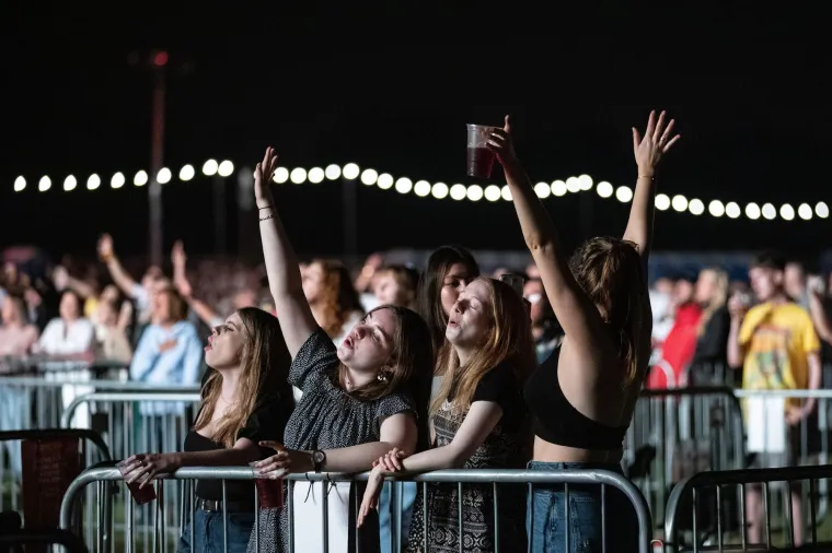 ODRŽAN PRVI 'SOCIJALNO DISTANCIRANI KONCERT NA SVIJETU': Hoćemo li odsad ovako gledati omiljene glazbenike?
