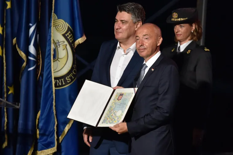 Milanović na prijemu na Kninskoj tvrđavi uručio odlikovanja: 'Dug časti nakon 25 godina'