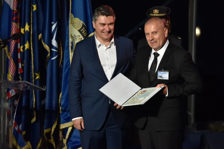 Milanović na prijemu na Kninskoj tvrđavi uručio odlikovanja: 'Dug časti nakon 25 godina'