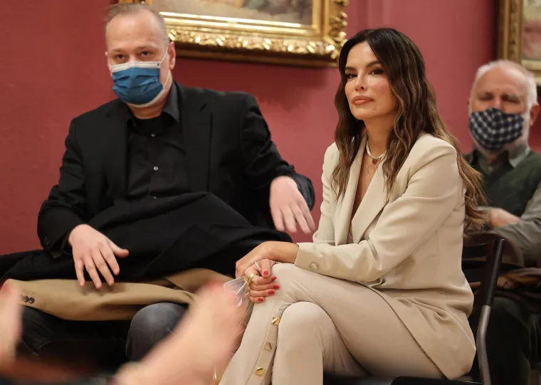 Severina ukrala svu pozornost na predstavljanju knjige Dimitrija Popovića: Bujni dekolte je u prvom planu