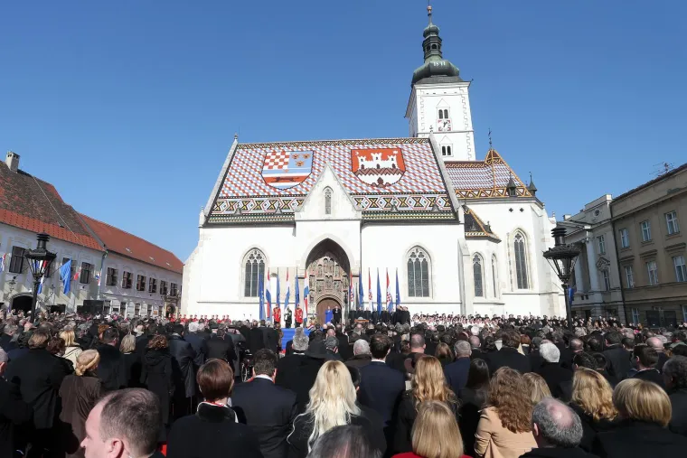 Glumac Joško Ševo izrecitirao je tekst hrvatske himne &quot;Lijepa naša domovino&quot; te je uslijedilo njezino intoniranje, nakon čega je voditelj Oliver Mlakar najavio odavanja počasti minutom šutnje poginulima u Domovinskome ratu. Solistica Renata Sabljak otpjevala je međimursku pjesmu &quot;Dej mi Bože&quot;