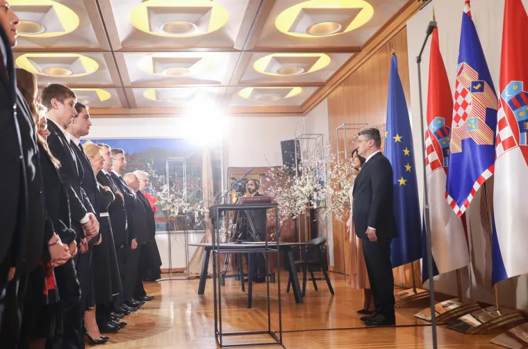 Na početku svečanosti, himnu Republike Hrvatske izvela je Josipa Lisac u suradnji sa Zvjezdanom Ružićem