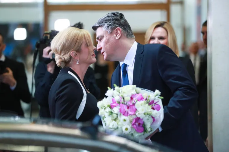 Grabar Kitarović je na Pantovčaku provela pet godina, ne uspjevši osigurati drugi predsjednički mandat. Na tom ju je putu spriječio Milanović koji ju je pobijedio u drugom krugu izbora s 52,66 posto glasova. Povjerenje mu je tada dalo 1.034.170 birača, dok je za Grabar Kitarović glasalo njih 929.707. 